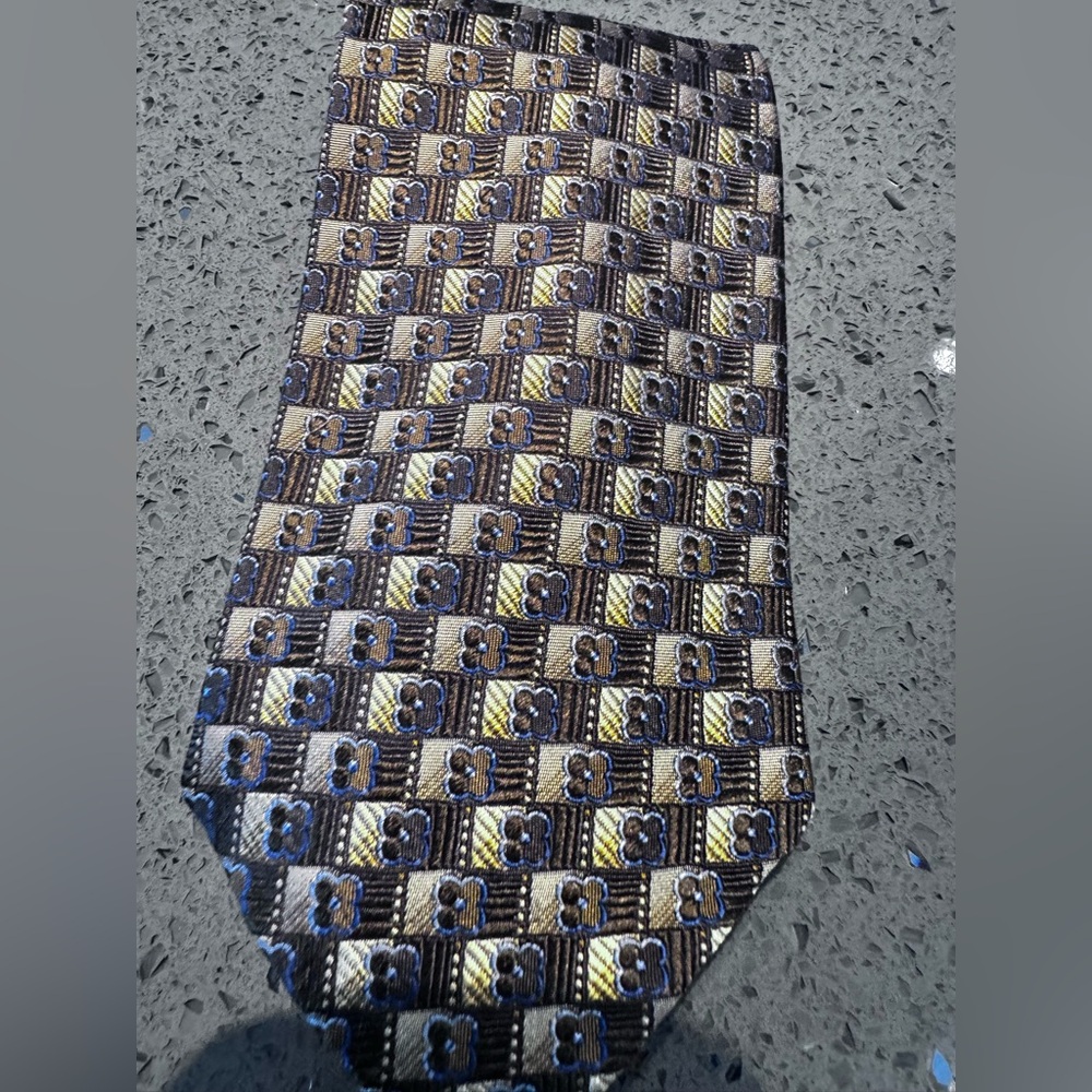 Sophisticated Geometric Tie in Brown and Gold